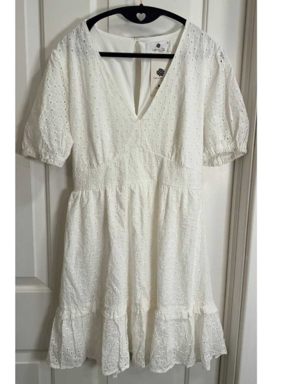 NWT Everyday Chic Boutique White Eyelet V Neck Mini Dress Large